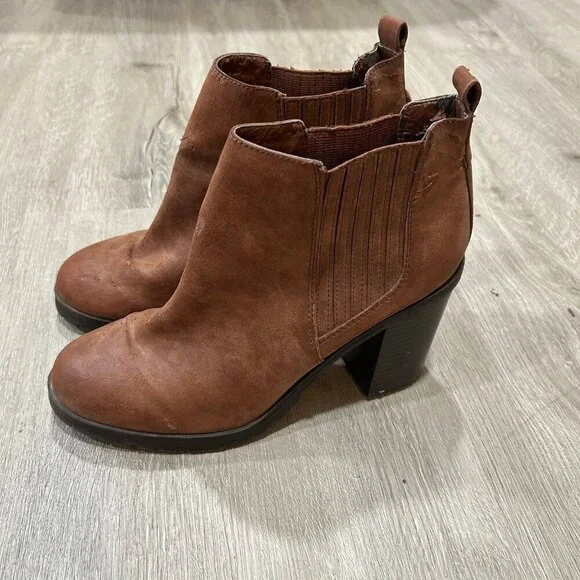 Sam & Libby Brown Faux Leather Ankle Booties WOmen's Size 9 - Picture 2 of 9